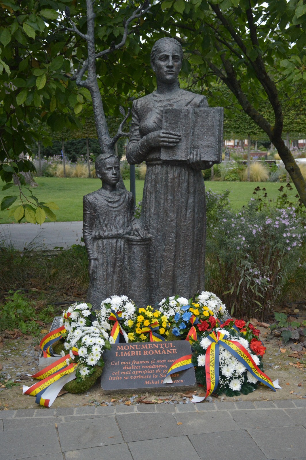 Deputatul Mircea GOVOR: ,,𝐋𝐢𝐦𝐛𝐚 𝐫𝐨𝐦𝐚̂𝐧𝐚̆ 𝐞𝐬𝐭𝐞 𝐥𝐮𝐦𝐢𝐧𝐚 𝐜𝐚𝐫𝐞 𝐧𝐞 𝐮𝐧𝐞𝐬̦𝐭𝐞 𝐬̦𝐢 𝐩𝐮𝐭𝐞𝐫𝐞𝐚 𝐜𝐚𝐫𝐞 𝐧𝐞 𝐝𝐞𝐟𝐢𝐧𝐞𝐬̦𝐭𝐞…”