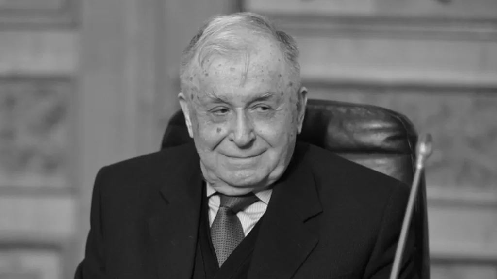 Cetățenii pot aduce un ultim omagiu fostului președinte al României, Ion Iliescu