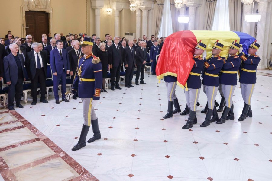 DOLIU Fostul președinte Ion Iliescu a fost condus pe ultimul drum cu onoruri militare