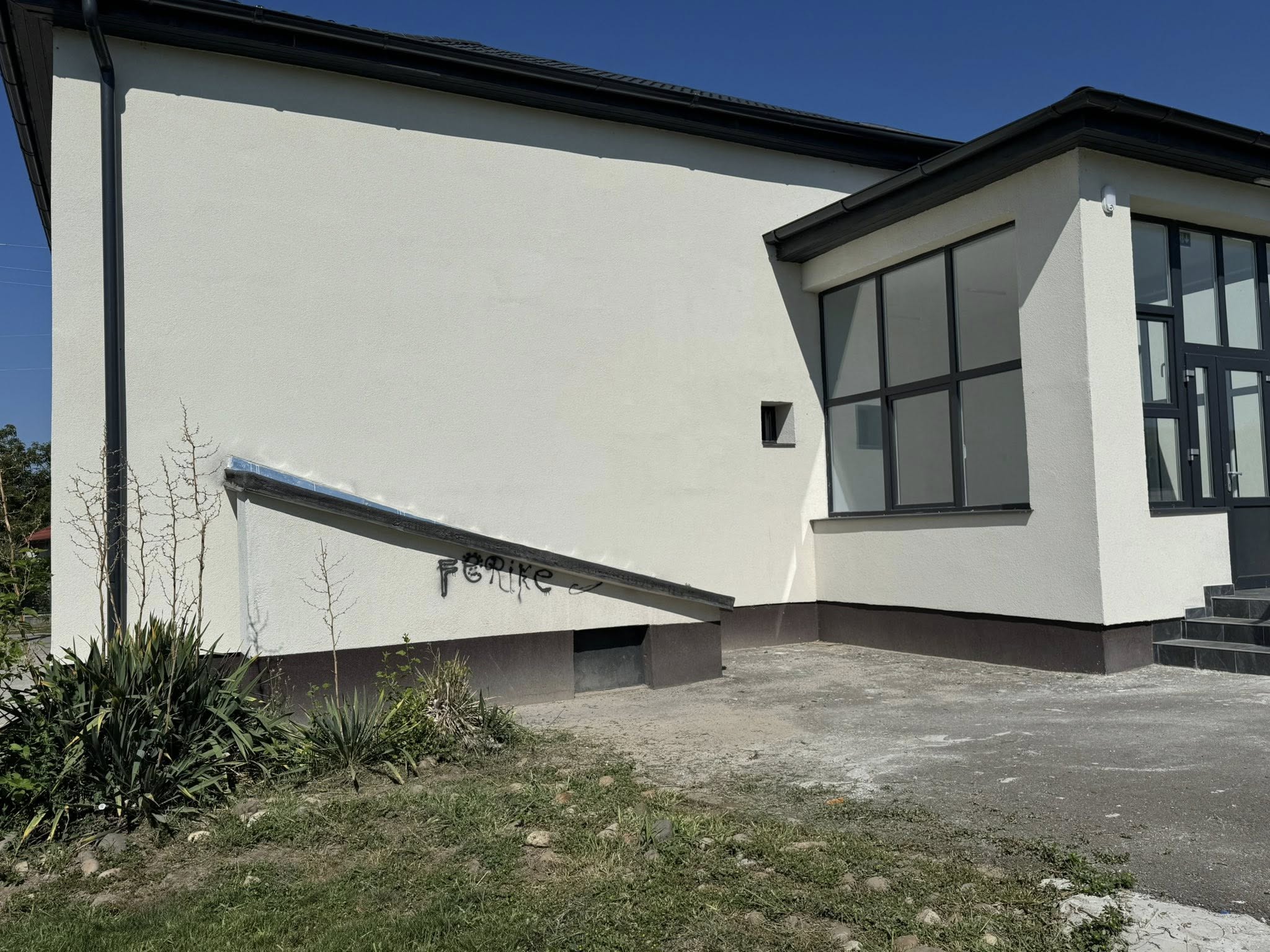 Dispensarul Uman din Ardud, vandalizat înainte de finalizarea recepției