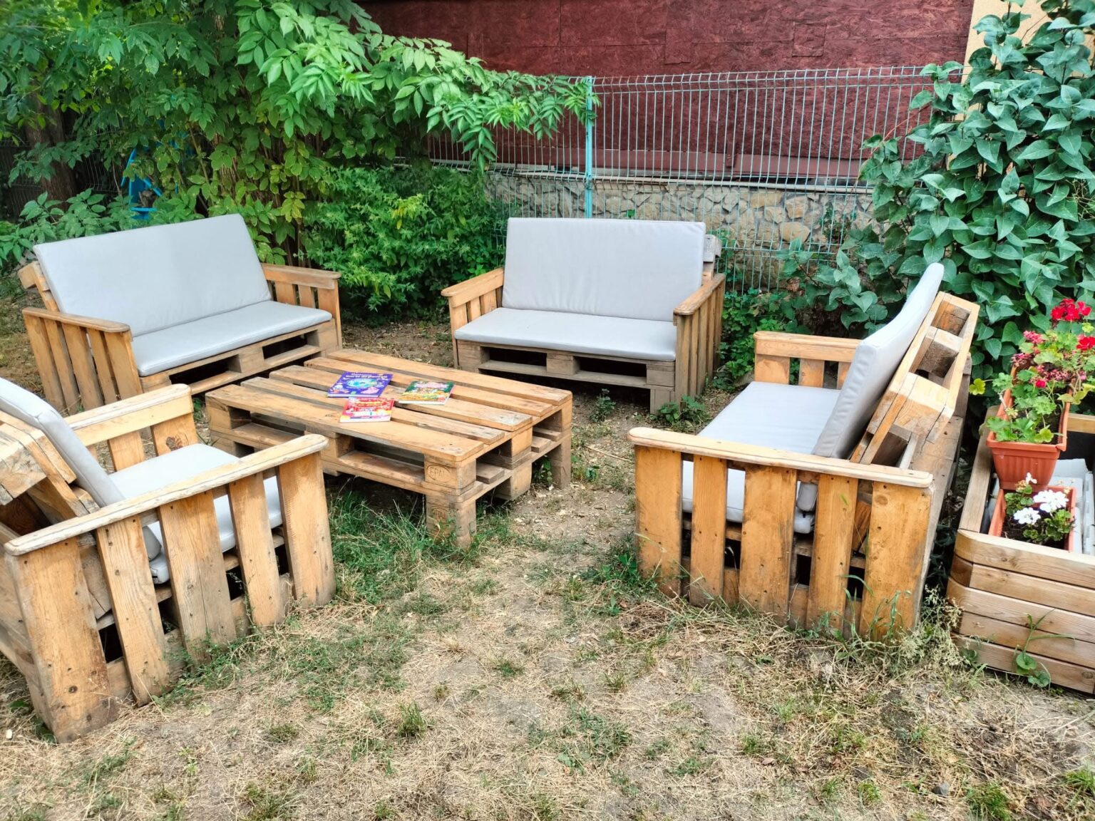 Un colț de lectură transformat în rai de vară: donație cu suflet de la un antreprenor sătmărean