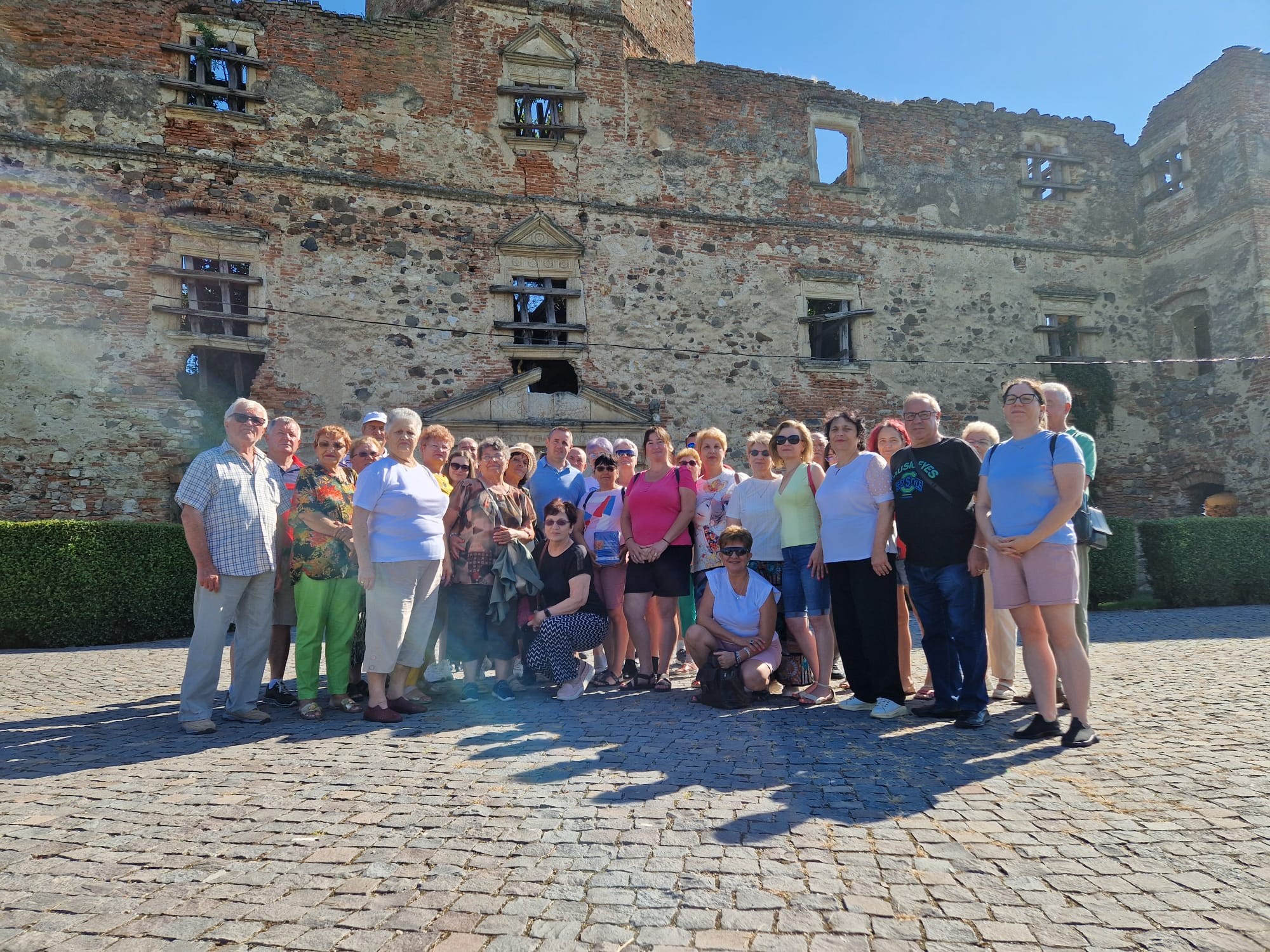 Oaspeți de seamă la Medieșu Aurit: Turiști din Brăila și Galați, impresionați de istoria și ospitalitatea zonei