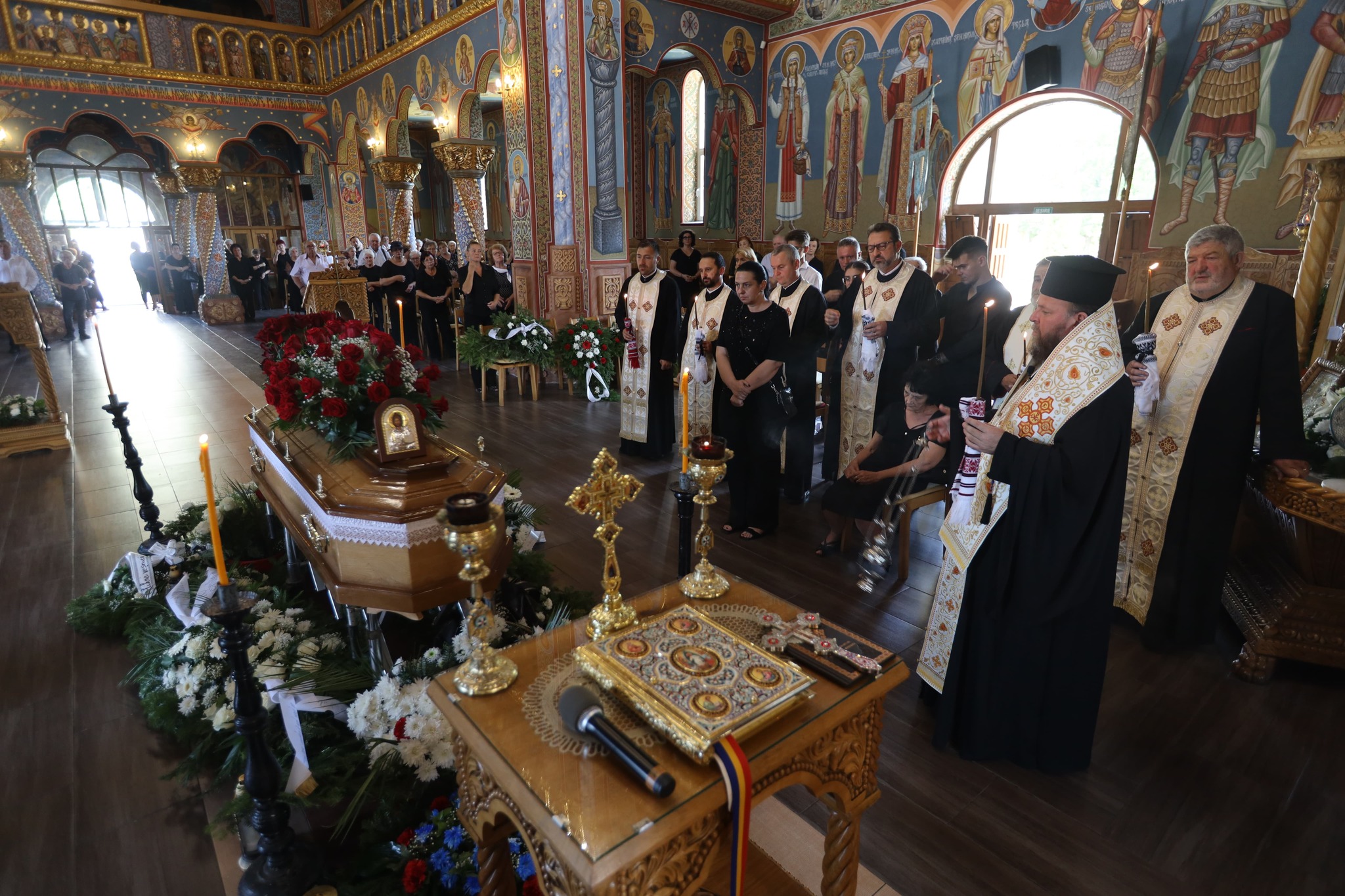 Părintele Vasile Danciu condus pe ultimul drum, la Catedrala Ortodoxă din Carei