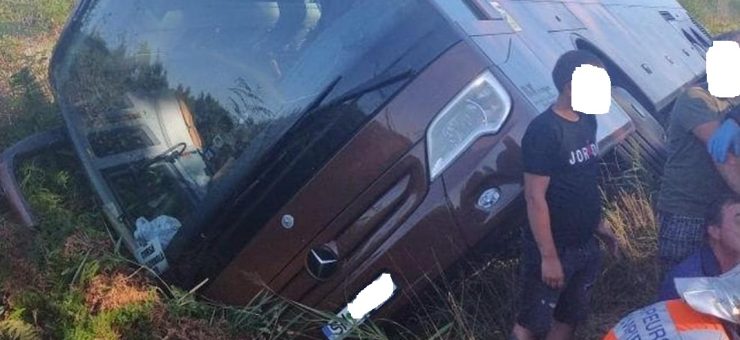 CUMPLIT. Autocar cu sătmăreni răsturnat în Franța: patru persoane rănite ușor