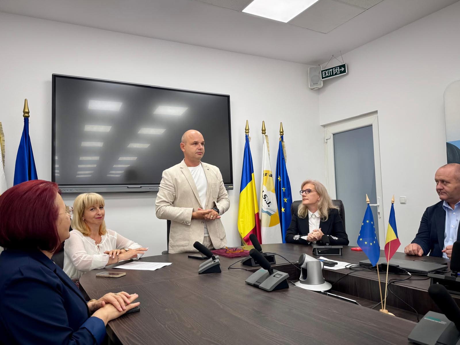 Prefectul Altfatter Tamás a participat la numirea unui nou inspector școlar general al Inspectoratului Școlar Judetean Satu Mare