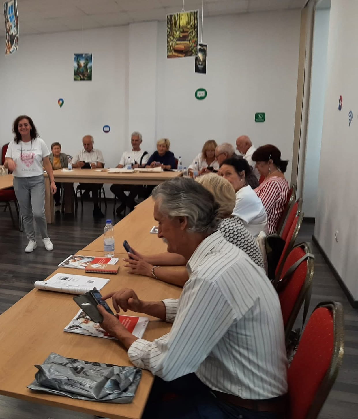 Biblioteca Județeană Satu Mare continuă programul #HiDigital pentru seniori