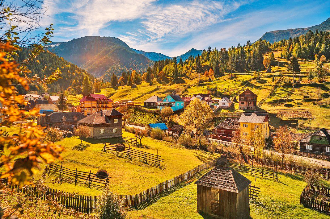 Drumeții cu suflet: descoperă frumusețile Munților Oașului pe trasee marcate