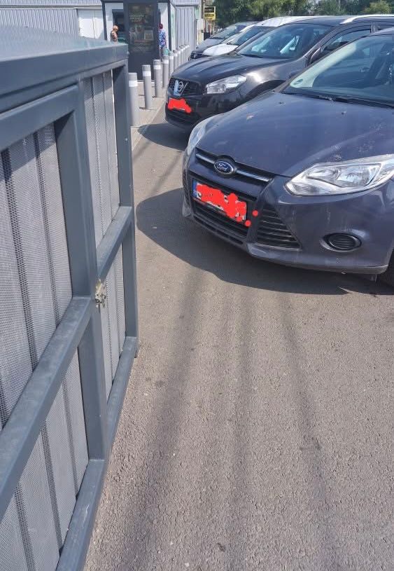 Puțin respect, vă rog!