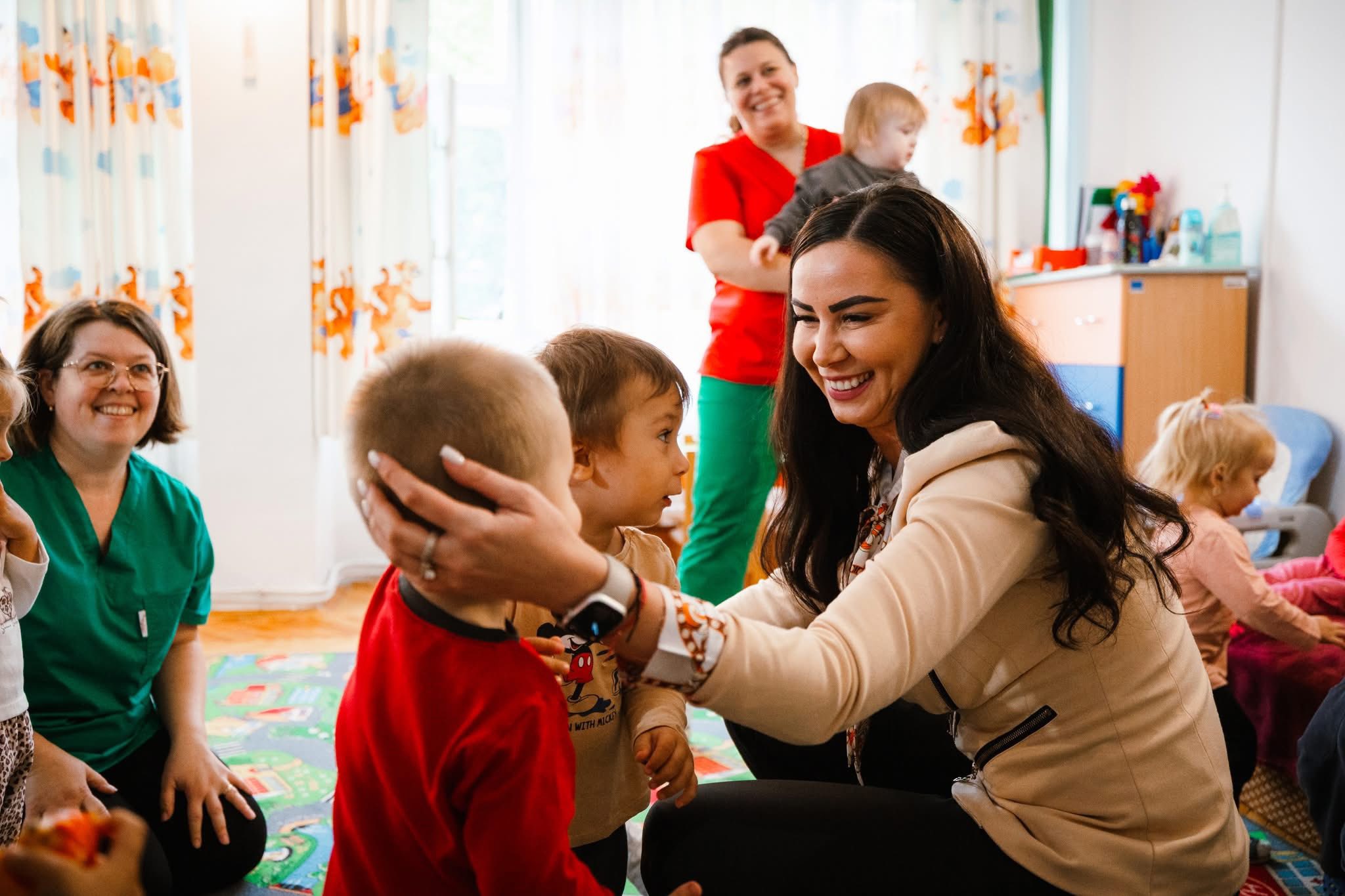 Sprijin pentru copiii din familii vulnerabile: viceprimarul Cristina Tămășan-Ilieș, în vizită la centrele sociale din Satu Mare