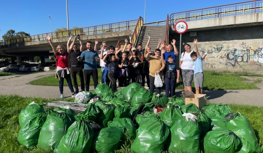 Polițiștii sătmăreni s-au alăturat acțiunii de curățenie națională organizată de „ Let’s Do It, Romania!