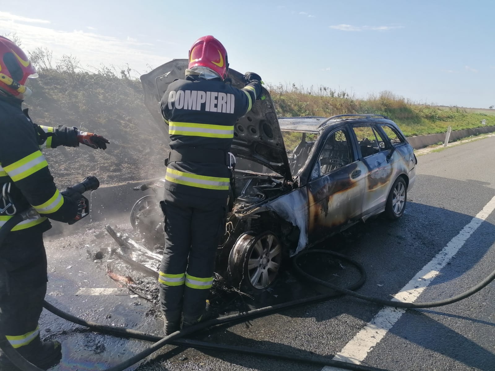 Incendiu lichidat la un autoturism pe centura municipiului Carei
