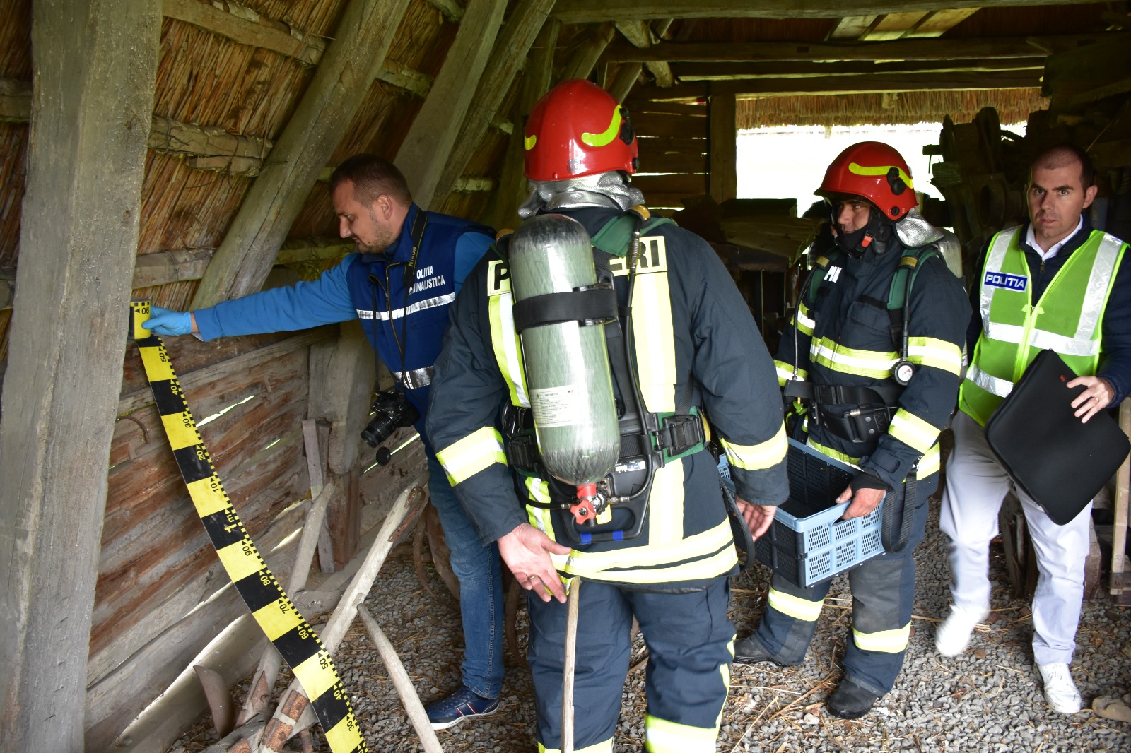 INTERVENȚIE. Patrimoniu salvat din flăcări: exercițiu de amploare la Muzeul Satului Oșenesc