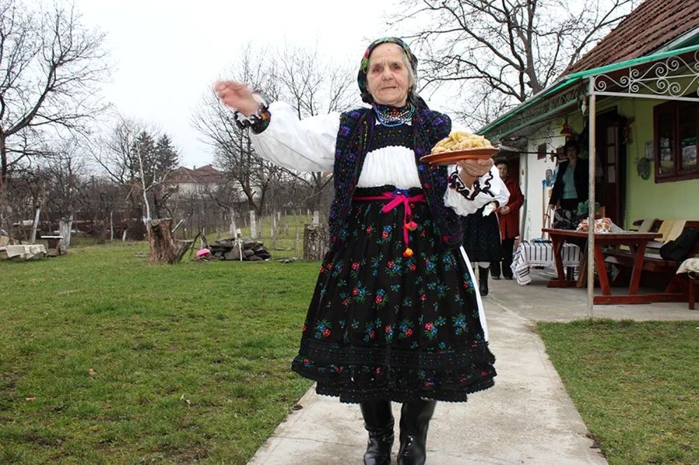 In Memoriam - O viață cât o doină: Floarea Finta, sufletul viu al tradiției oșenești