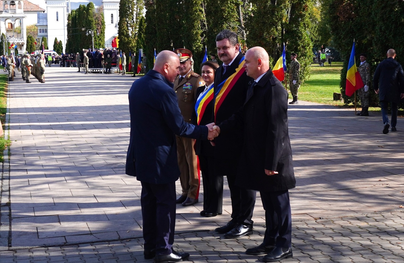 Manifestările prilejuite de sărbătoarea Armatei Române astăzi la Carei au fost onorate de prezența Premierului României, Ilie Bolojan