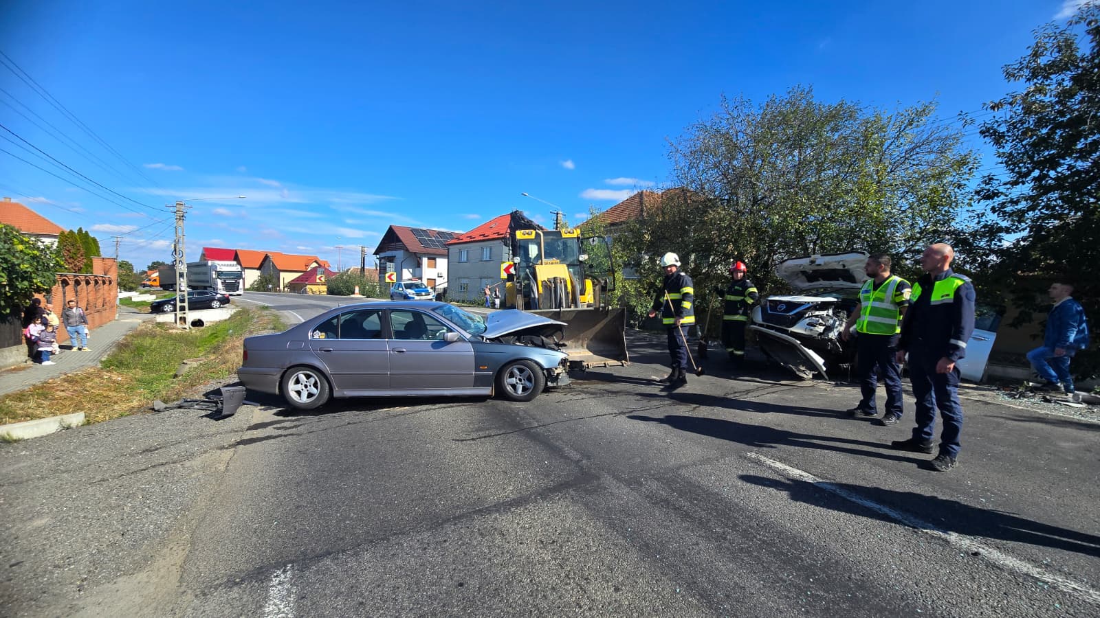 MISIUNI. Două intervenții ale pompierilor sătmăreni în urma unor incidente rutiere