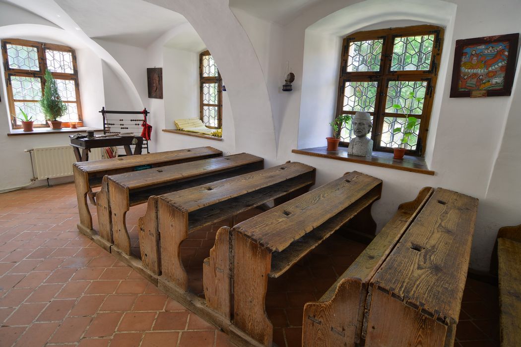 Lumina cunoaşterii sub vremuri potrivnice: Destinul şcolii româneşti din Sătmar