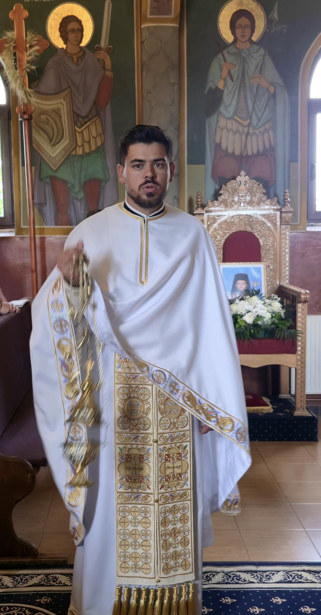 LUMINĂ. Un preot al faptelor și al inimii – părintele Alin Vraja, slujitorul care aduce bucurie în satul Mărtinești