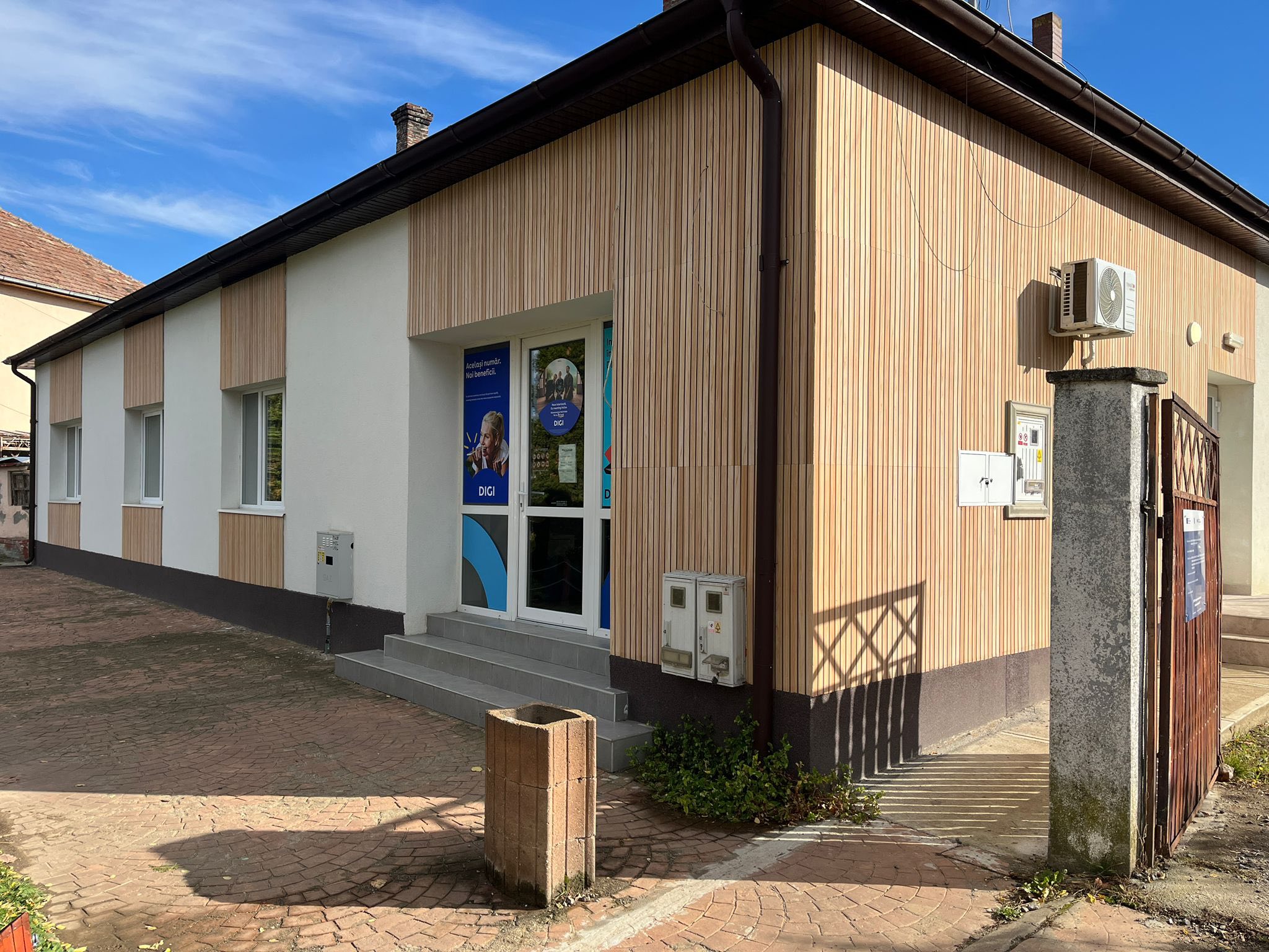 REABILITARE.  Clădirea administrativă din centrul Ardudului, complet modernizată