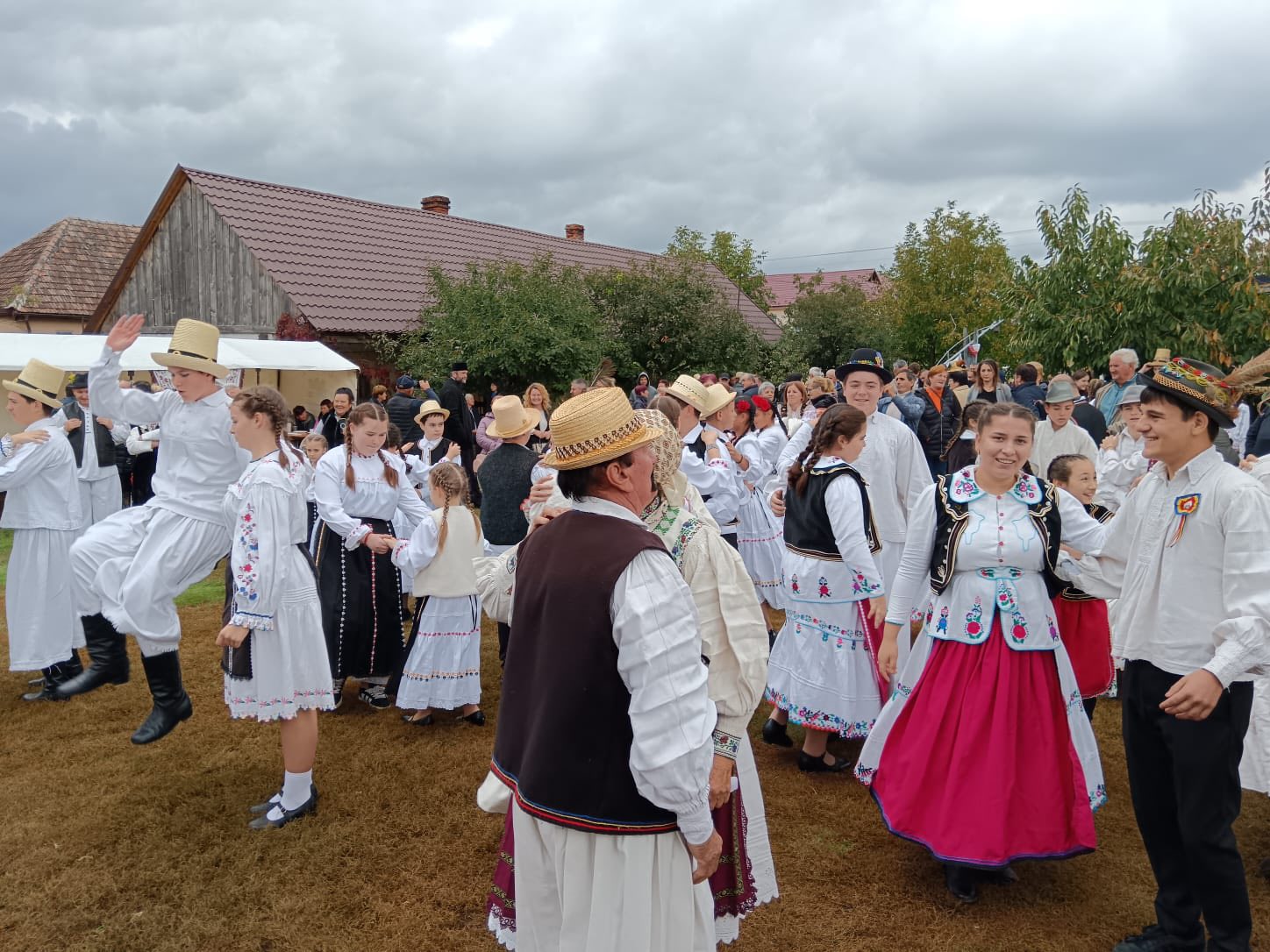 FOTOGALERIE. „Claca pă Danț” la Mădăras, ediția a IV-a – o sărbătoare a tradiției și comunității care încălzește sufletele