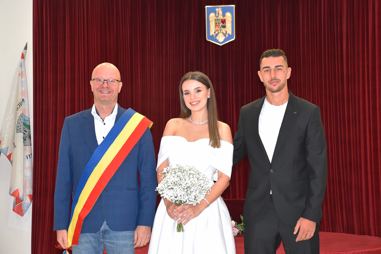 Casă de piatră , Cosmin &amp; Andreea Zamfir! Atacantul celor de la CSM Olimpia a spus ”DA” în fața primarului , Gabor Kereskenyi