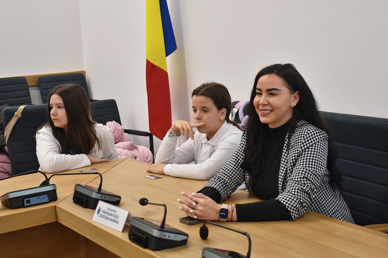 EDUCAȚIE Lecție verde predată celor mici de viceprimarul Cristina Tămășan Ilieș