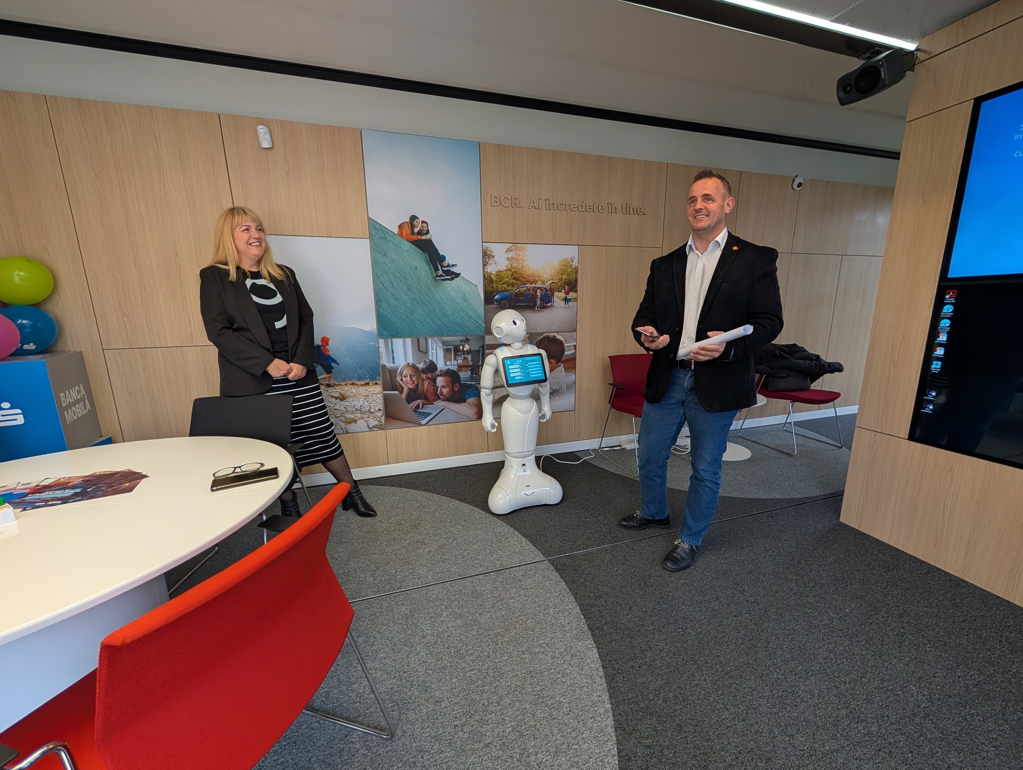 ECONOMIE Banca mobilă BCR ajunge la Medieșu Aurit: servicii moderne, consiliere financiară și educație pentru comunitate