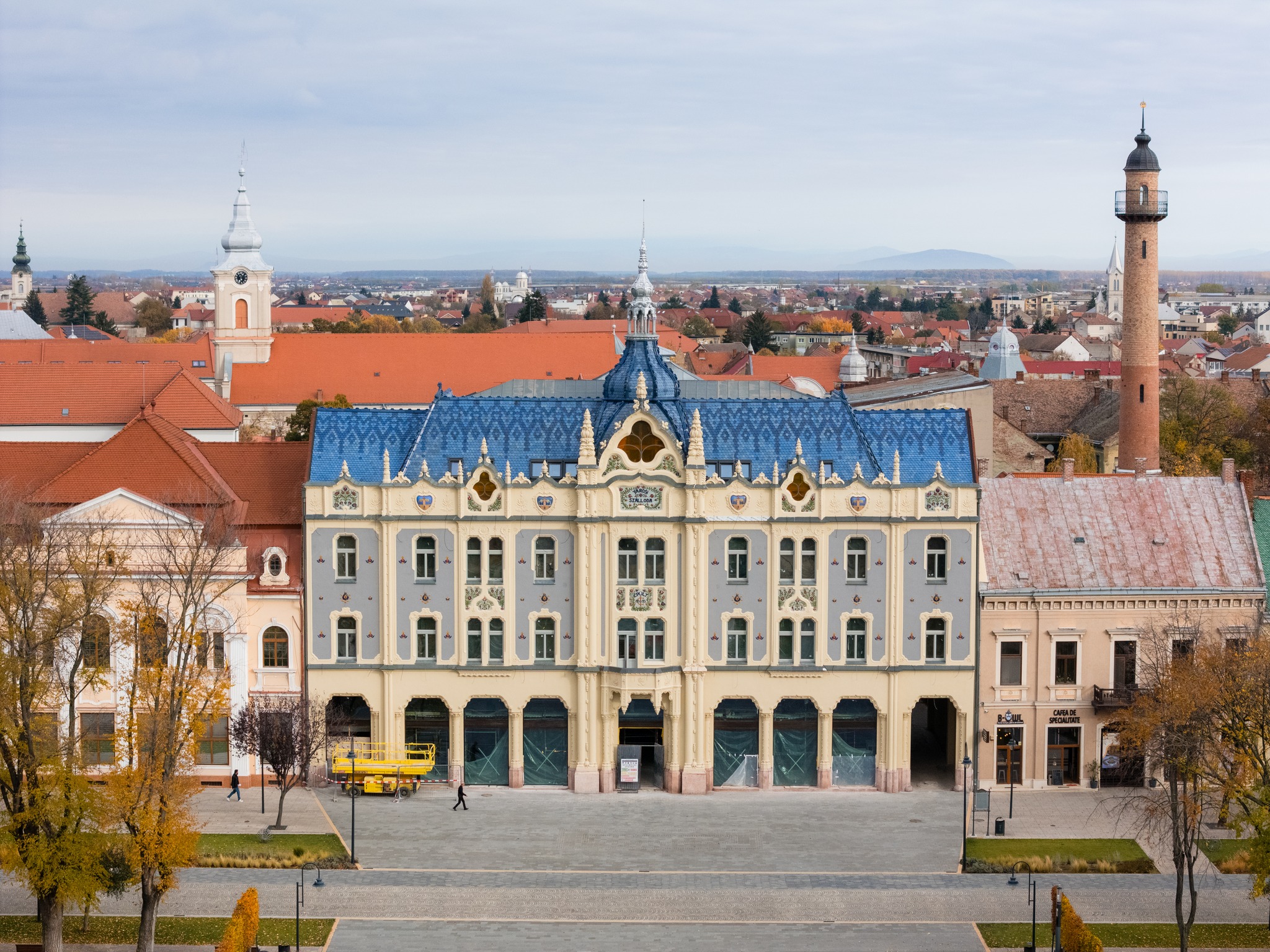 Hotelul Dacia din Satu Mare își recapătă strălucirea de altădată – simbolul arhitectural al orașului prinde din nou viață