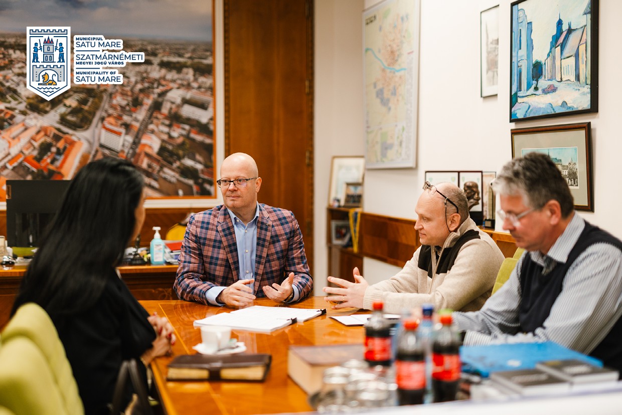 Primarul municipiului Satu Mare, Kereskényi Gábor, a semnat contractul de execuție pentru reabilitarea Hotelului Sport