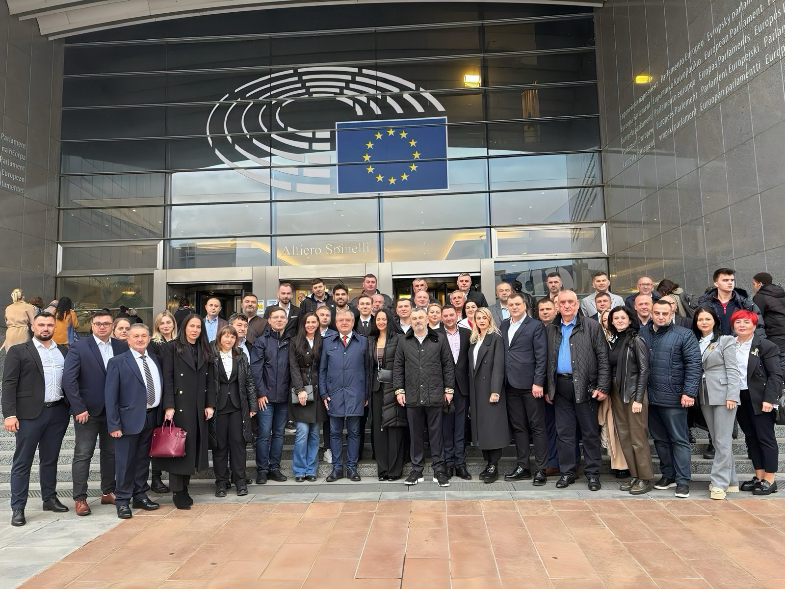 FOTO. Deputatul Mircea Govor: ,,𝐏𝐚𝐫𝐥𝐚𝐦𝐞𝐧𝐭𝐮𝐥 𝐄𝐮𝐫𝐨𝐩𝐞𝐚𝐧 – 𝐥𝐨𝐜𝐮𝐥 𝐢̂𝐧 𝐜𝐚𝐫𝐞 𝐬𝐞 𝐜𝐨𝐧𝐭𝐮𝐫𝐞𝐚𝐳𝐚̆ 𝐝𝐢𝐫𝐞𝐜𝐭̦𝐢𝐚 𝐯𝐢𝐢𝐭𝐨𝐫𝐮𝐥𝐮𝐢 𝐞𝐮𝐫𝐨𝐩𝐞𝐚𝐧...”