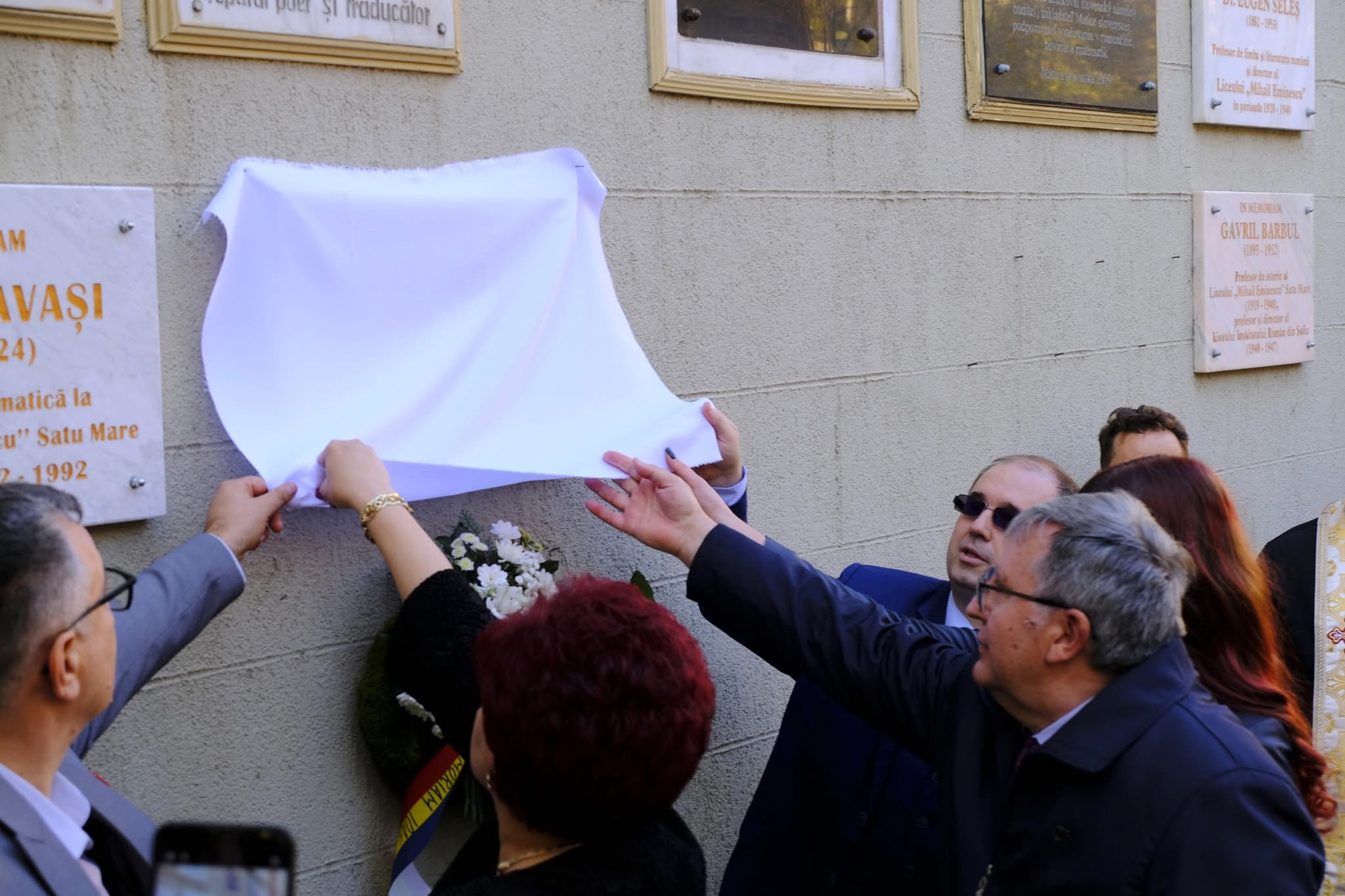 EVENIMENT.  Dezvelirea plăcii comemorative în memoria profesorului Ioan Boț și inaugurarea amfiteatrului de matematică la Colegiul Național ,,Mihai Eminescu” Satu Mare