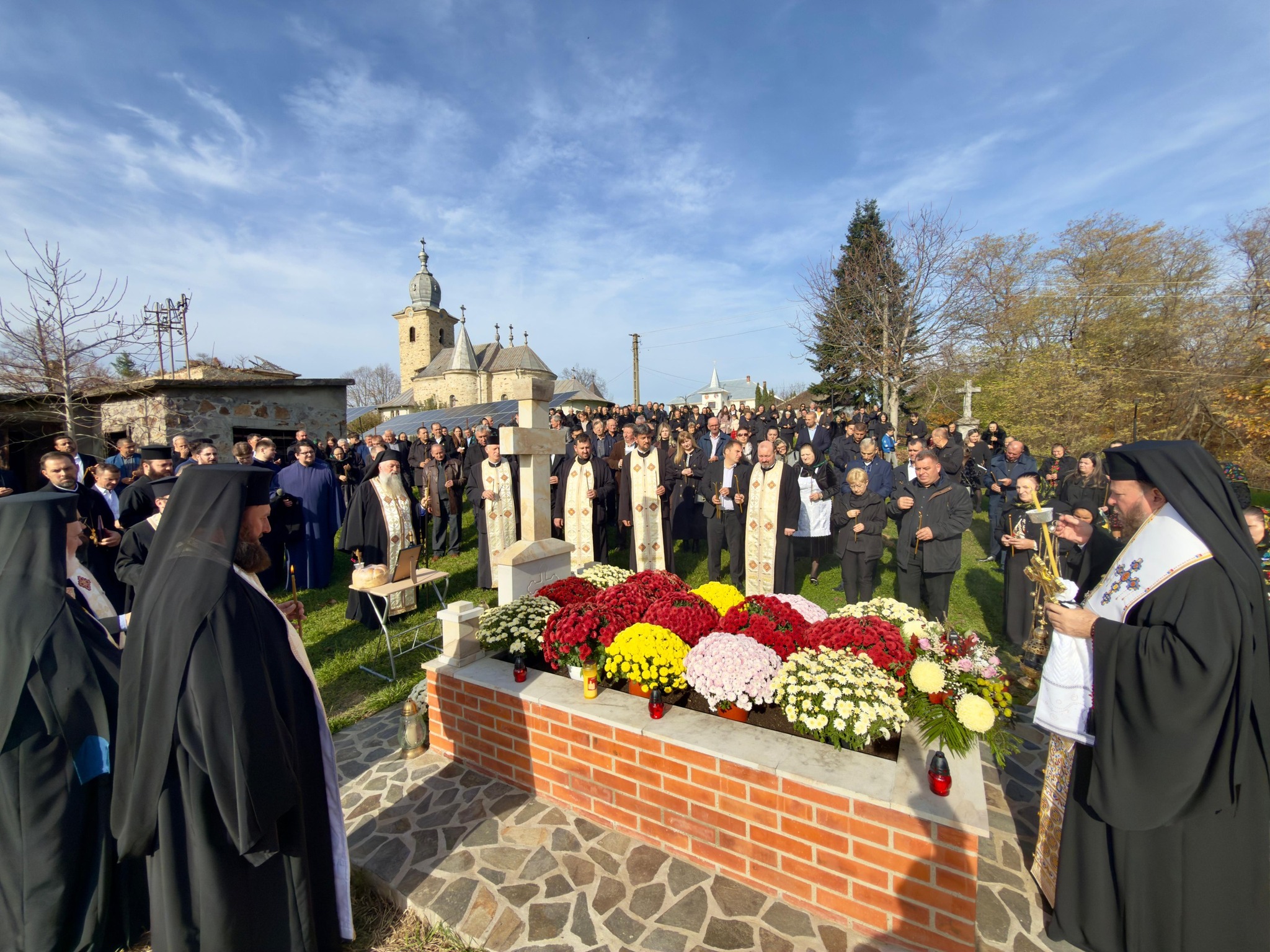 Sătmărenii au cheltuit în medie peste  250 de lei de Ziua Morților, chiar și  cu coroane și aranjamente din plastic