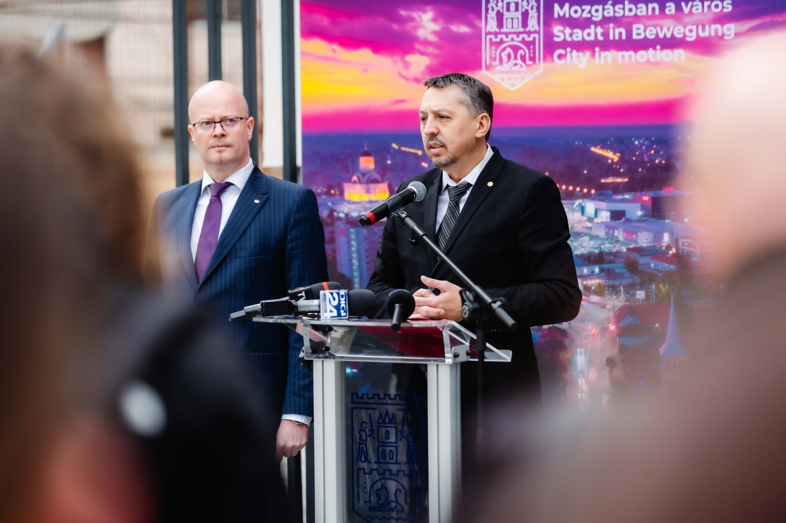 COMUNICAT DE PRESĂ. Adrian Cozma reîncălzește subiectul „comasării liceelor cu predare în limba română” pentru a crea în oraș conflicte etnice