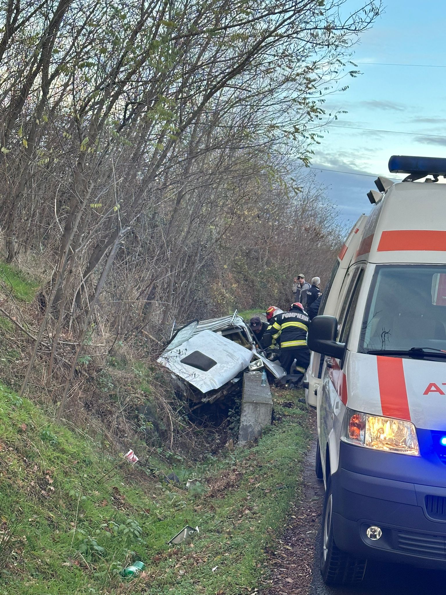 Accident grav la Lechința: un bărbat de 75 de ani, extras dintre fiarele mașinii