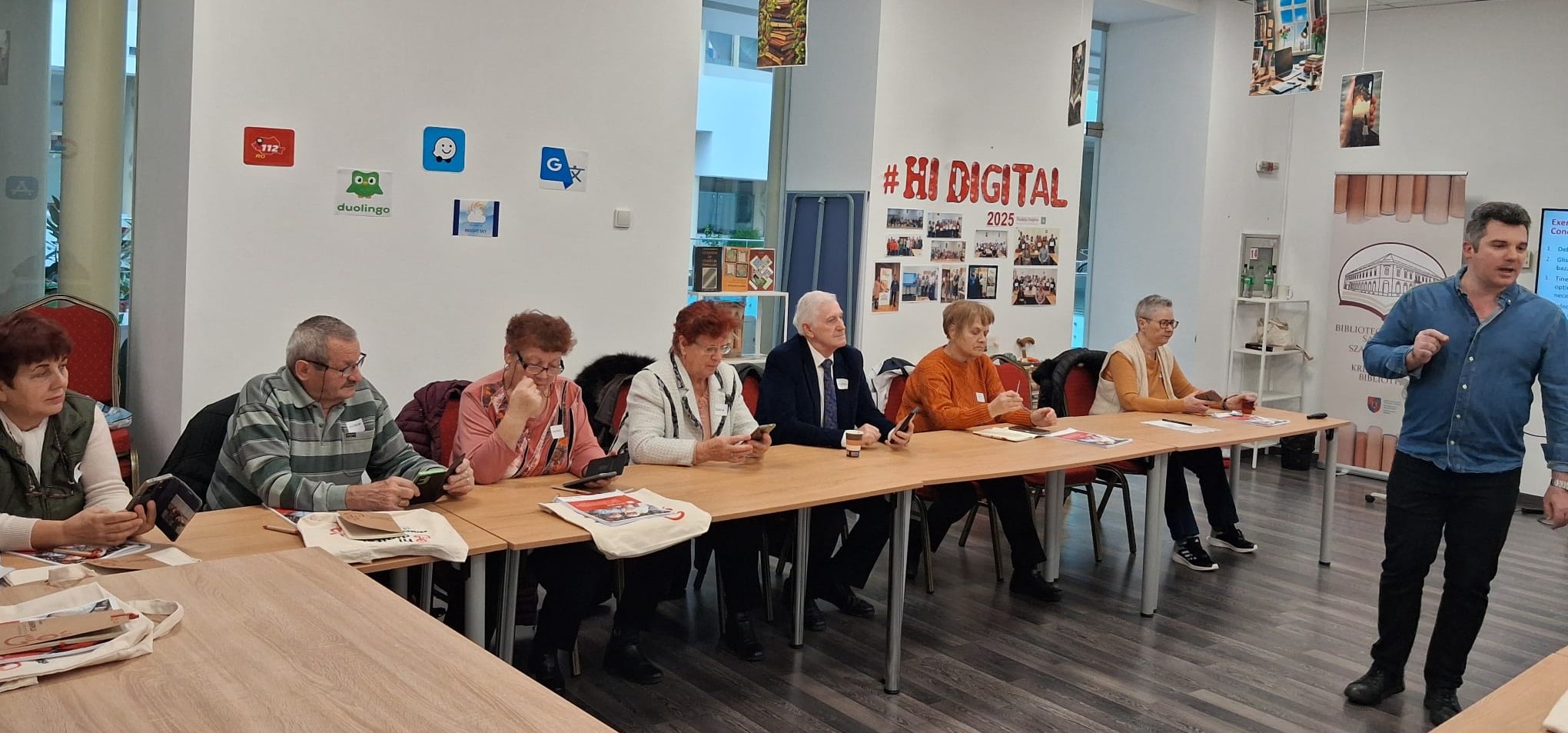 Seniorii sătmăreni descoperă lumea digitală prin programul HiDigital