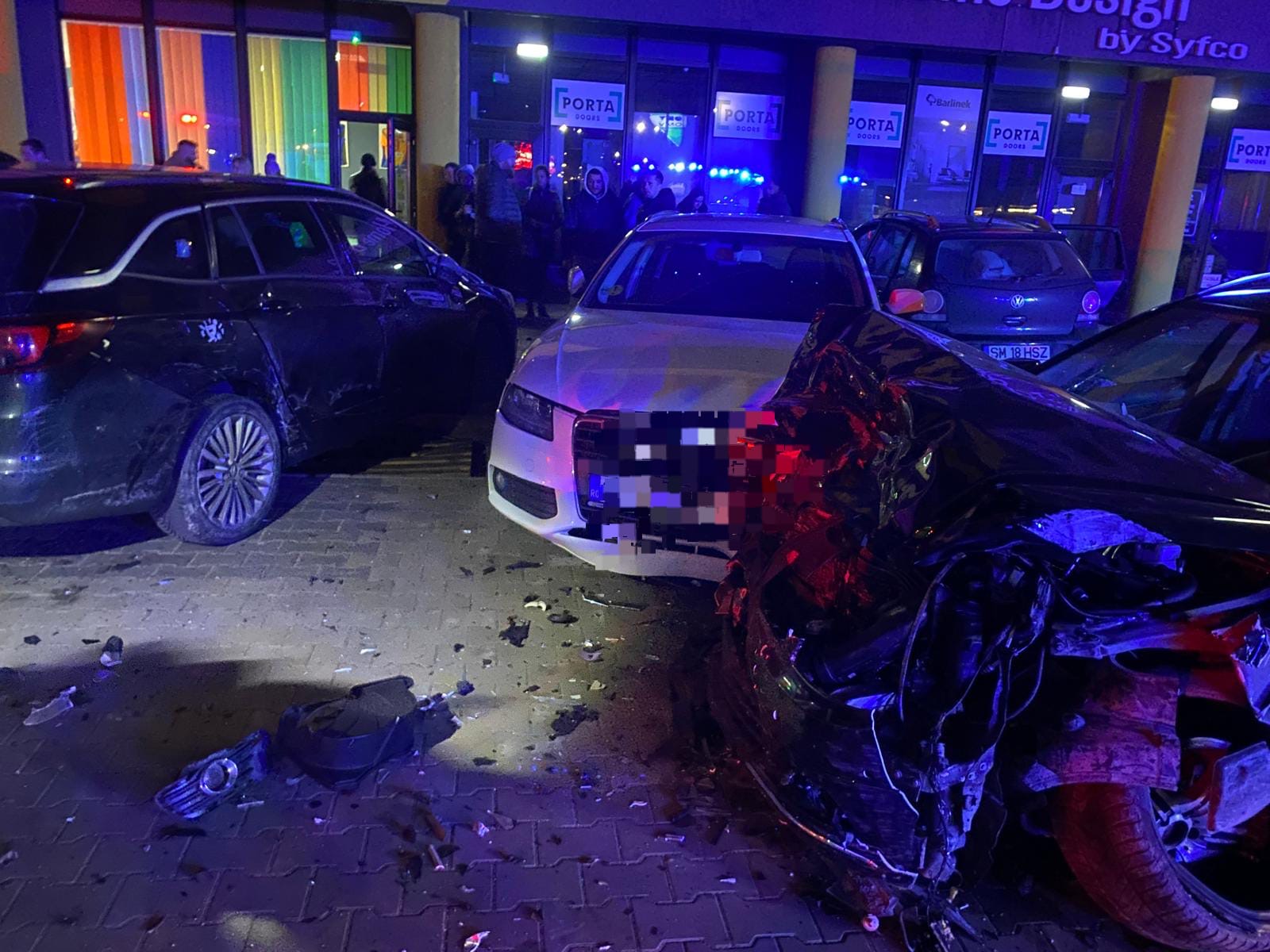 Accident în parcarea unui complex sportiv din Satu Mare: un bărbat, încarcerat după ce a acroșat mai multe autoturisme