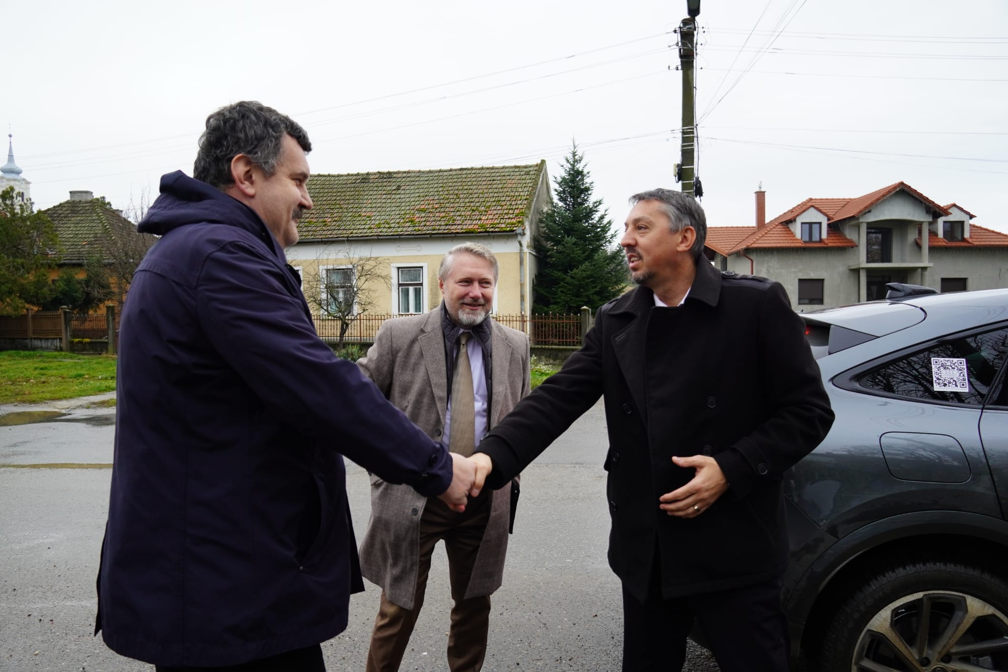 ÎNVĂȚĂMÂNT Ministrul Educației, Daniel David, în vizită la șantierul unei noi școli care se construiește în județ