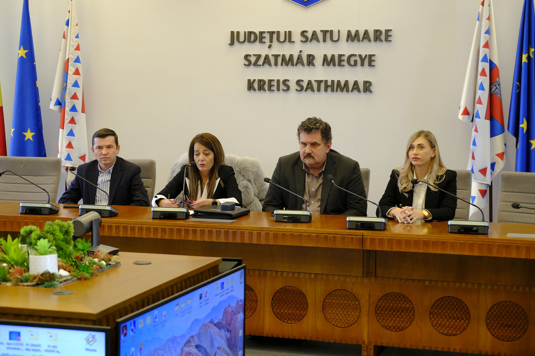 CONȘTIENTIZARE. „Violența NU are bariere!” – Dezbatere publică la Satu Mare pentru eliminarea violenței împotriva femeilor