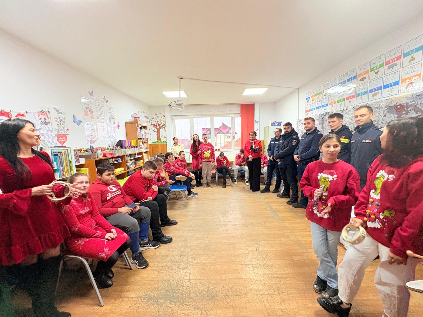 Uniți în fapte bune: solidaritatea structurilor MAI și MApN au adus zâmbete copiilor din Negrești-Oaș