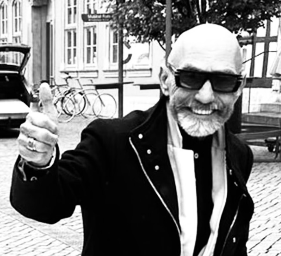 Artistul sătmărean Ioan Sofron, condus pe ultimul drum în Soconzel