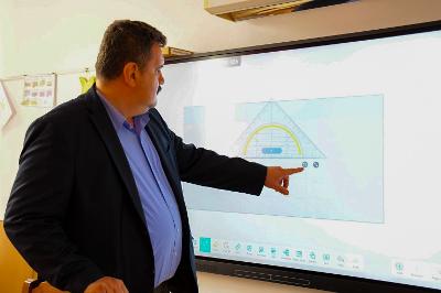 Proiect de peste 2,6 milioane lei pentru dotarea unităților de învățământ din Satu Mare cu mobilier, materiale didactice și echipamente digitale