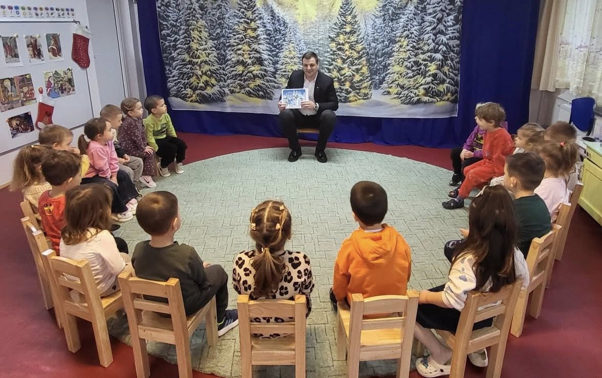 Viceprimarul Raul Babțan, moment festiv alături de copiii de la Grădinița „Dumbrava Minunată”