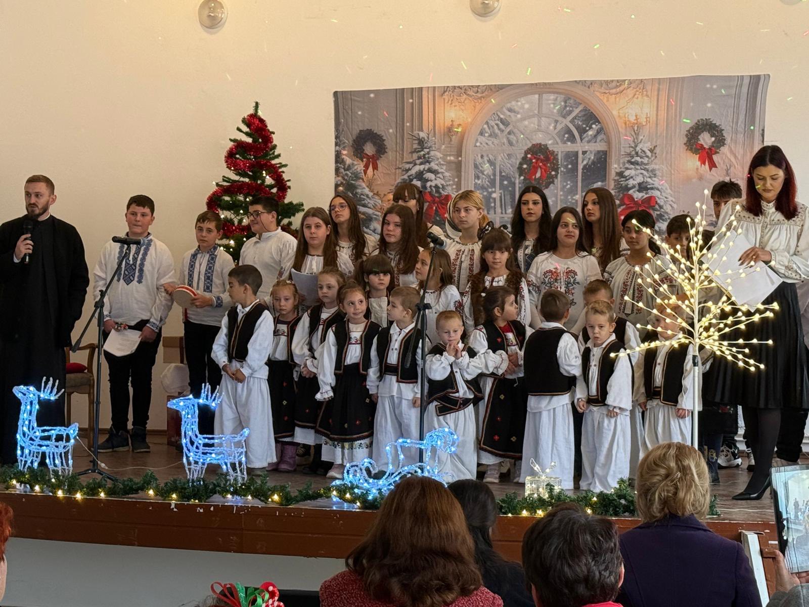 TRADIȚII CARE UNESC COMUNITATEA Concert de colinde la Baba Novac, cu sala plină și emoție autentică