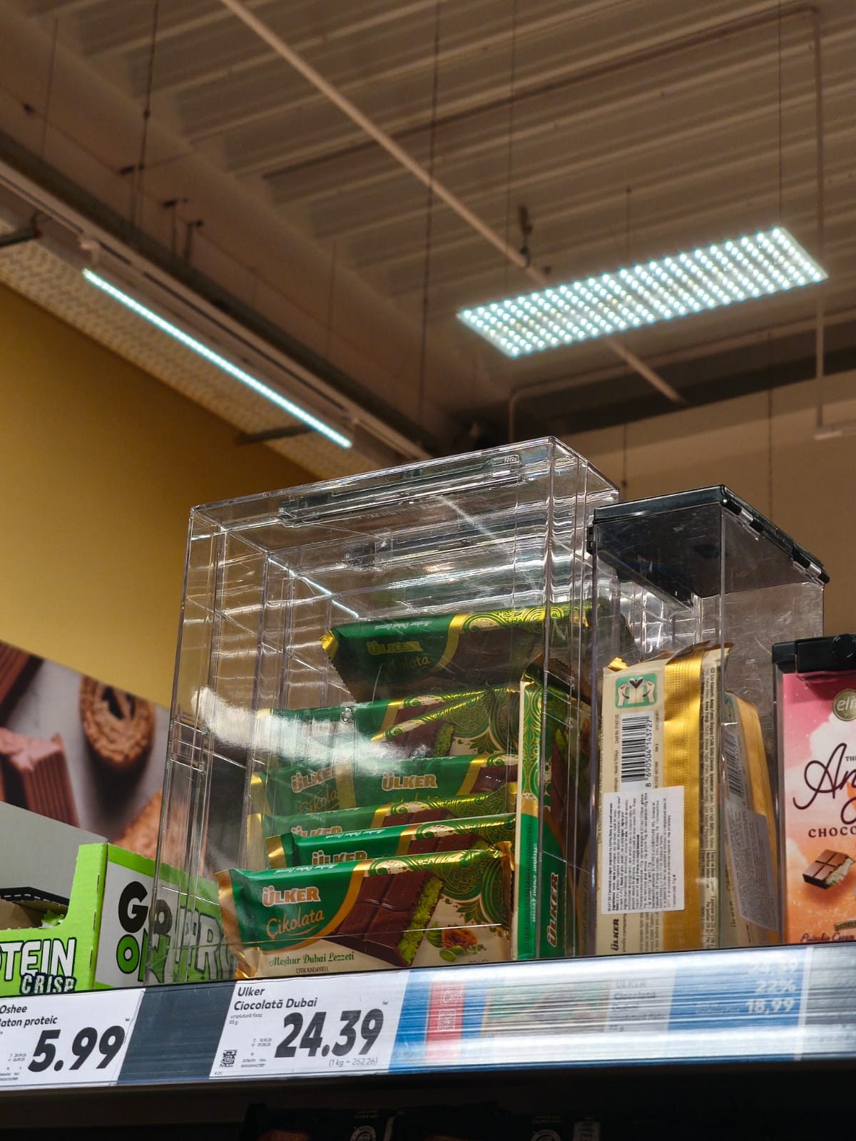 Ciocolata „de Dubai”, păzită mai ceva ca aurul, la Satu Mare