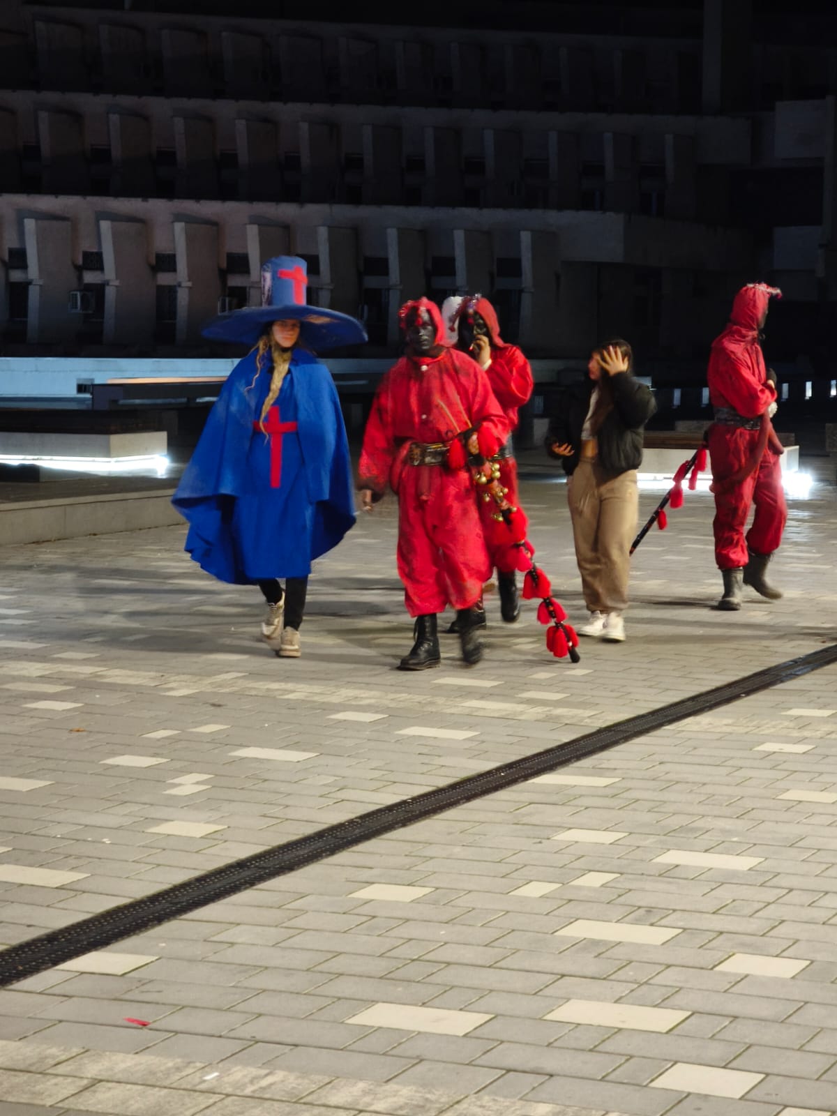 Trenulețul Moșului și Mascații Apocaliptici