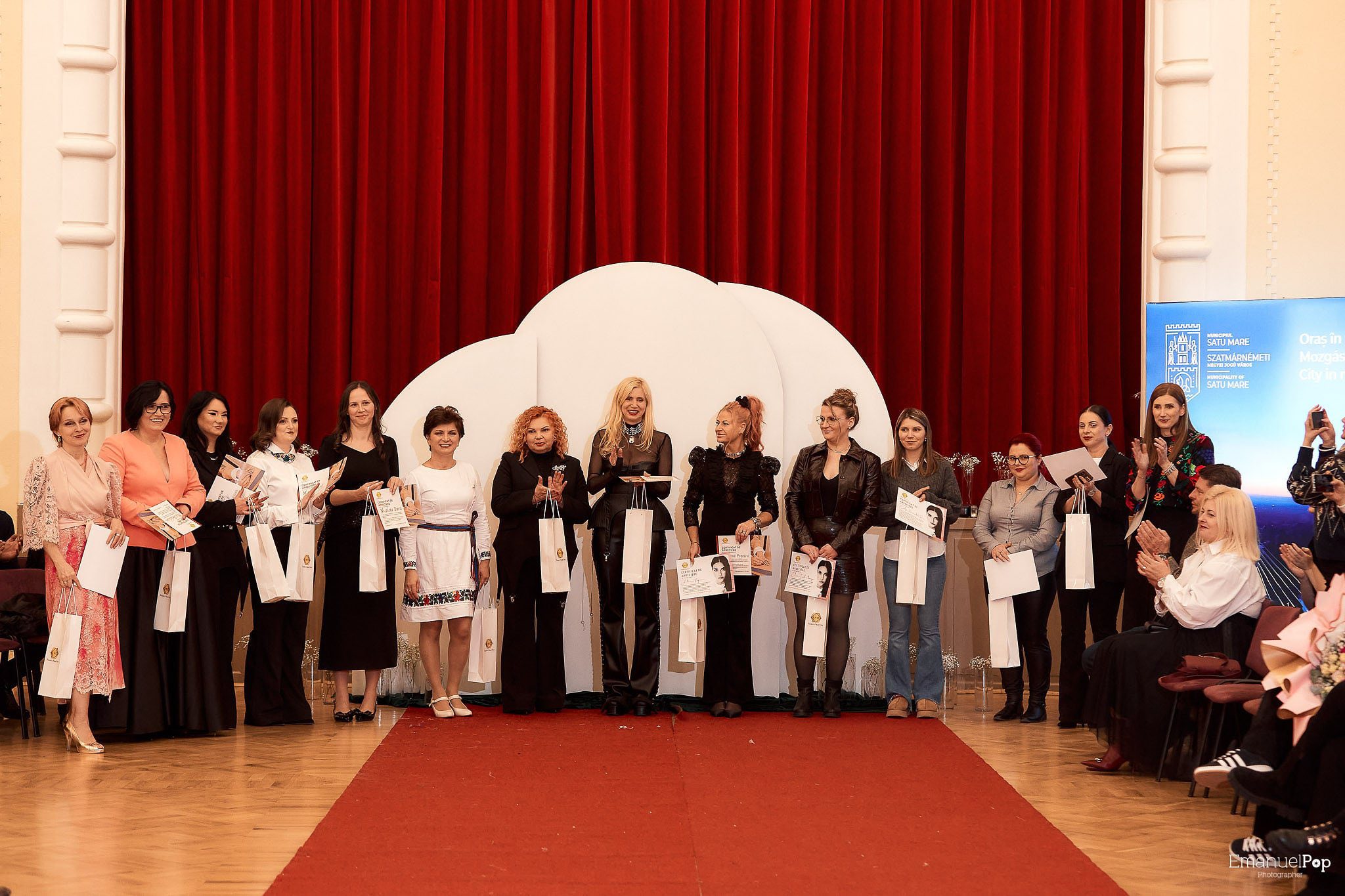 FOTOGALERIE. CREATIVITATE „Modă cu suflet” a transformat Casa Meșteșugarilor într-un spațiu al poveștilor vestimentare