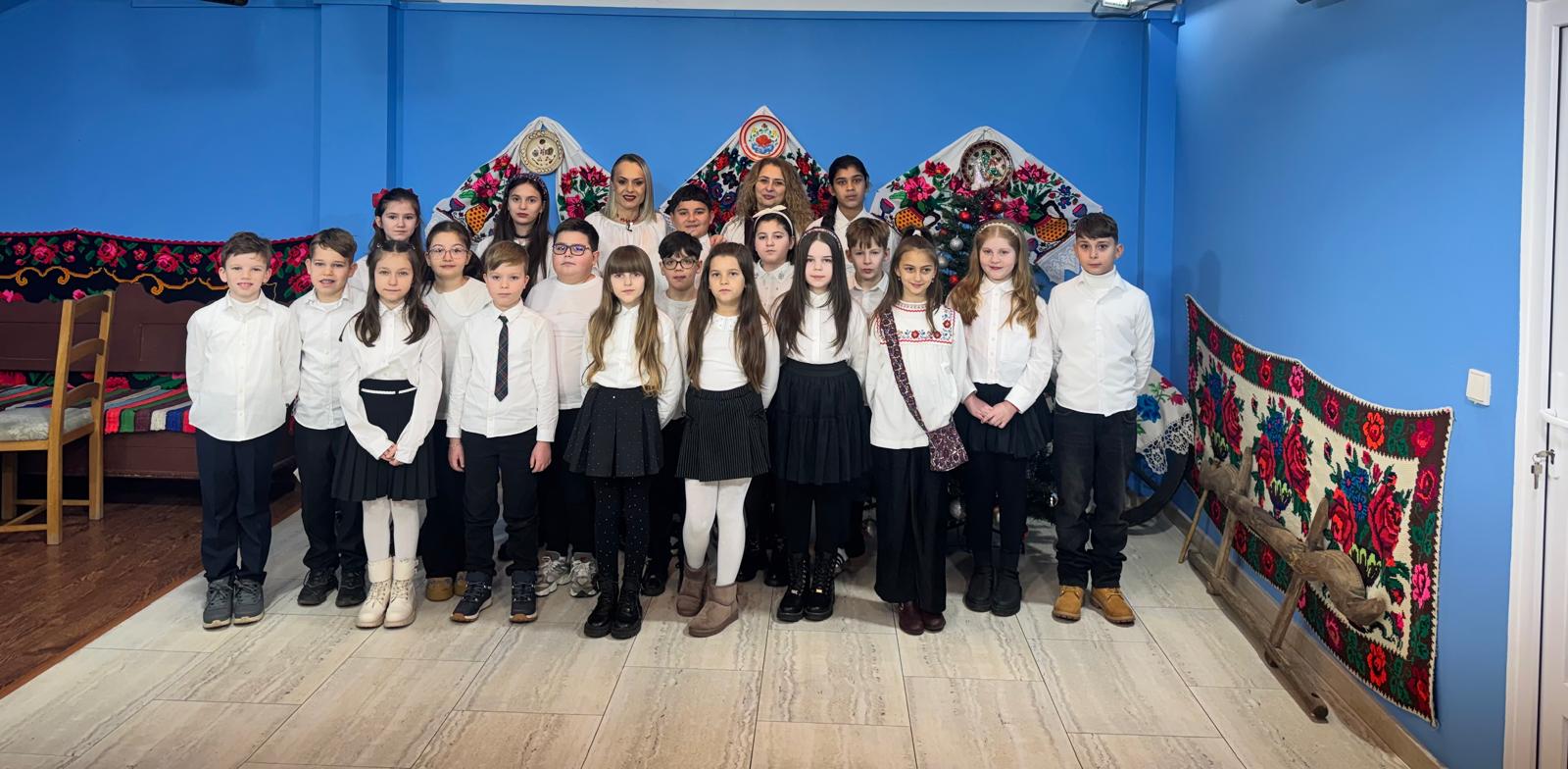 COLINDE Colindători veseli la Nord Vest TV și Gazeta de Nord Vest