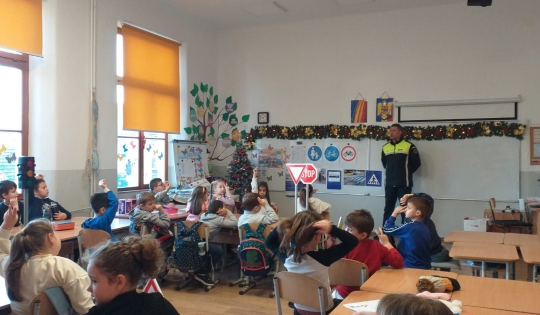 Polițiștii au adus siguranța mai aproape  de copii prin educația rutieră
