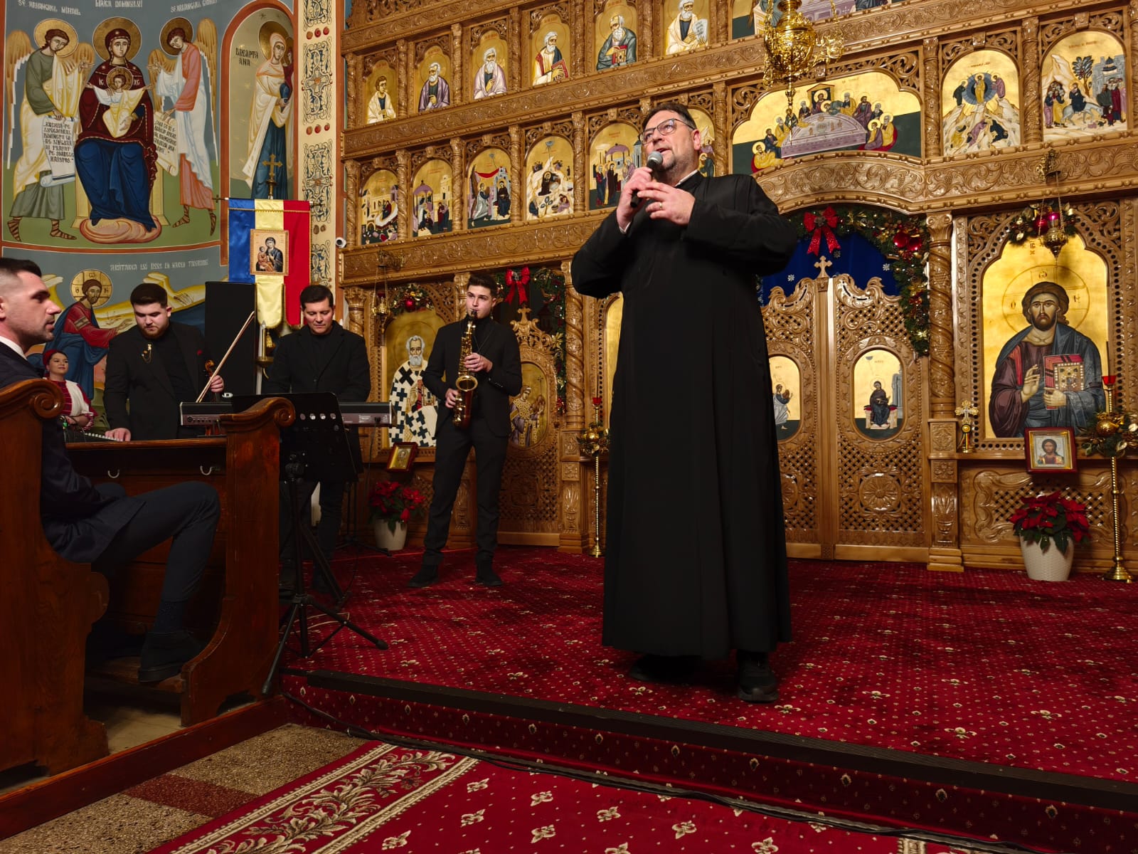 Concert de colinde la Vetiș , tradiția care adună comunitatea.  Părintele Marius Ciprian Pop, invitat special!🫶