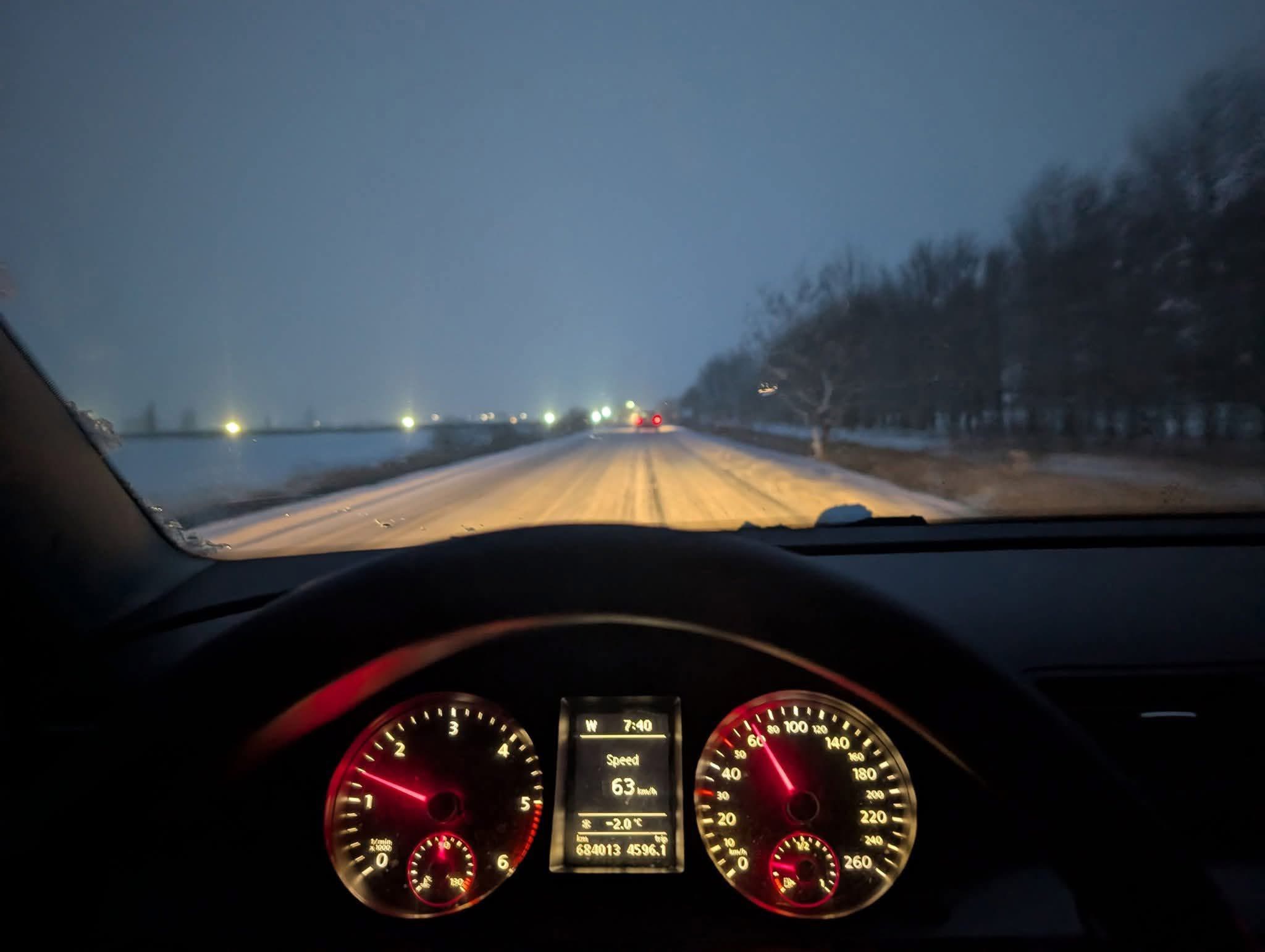 Sfaturi utile pentru șoferi: cum să circulăm în siguranță pe zăpadă și gheață