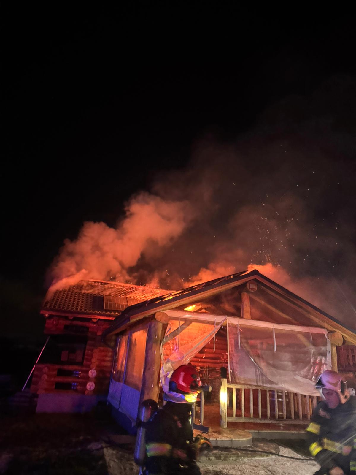 INTERVENȚII Noapte de Revelion incendiară pentru pompierii sătmăreni